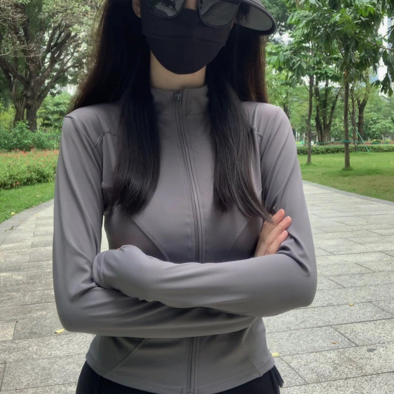 グレーの女性の夏の屋外抗 UV 服スリムフィットタイトなショートコートトップ|undefined