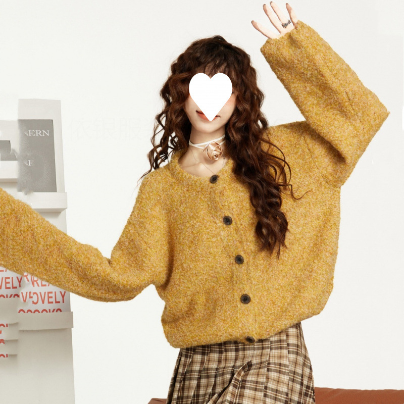 Suéter corto amarillo cardigan mujer otoño e invierno diseño de otoño nicho estilo perezoso suelta chaqueta de punto pequeña