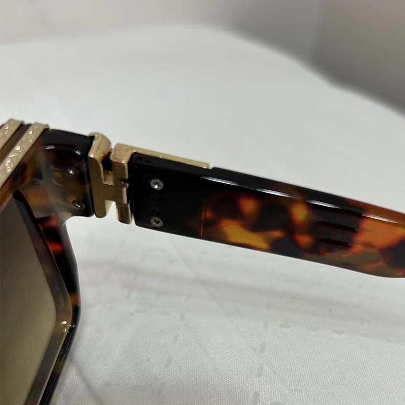 Millionaire per la street photography maschile Occhiali da sole quadrati influencer di Instagram_voghion.com