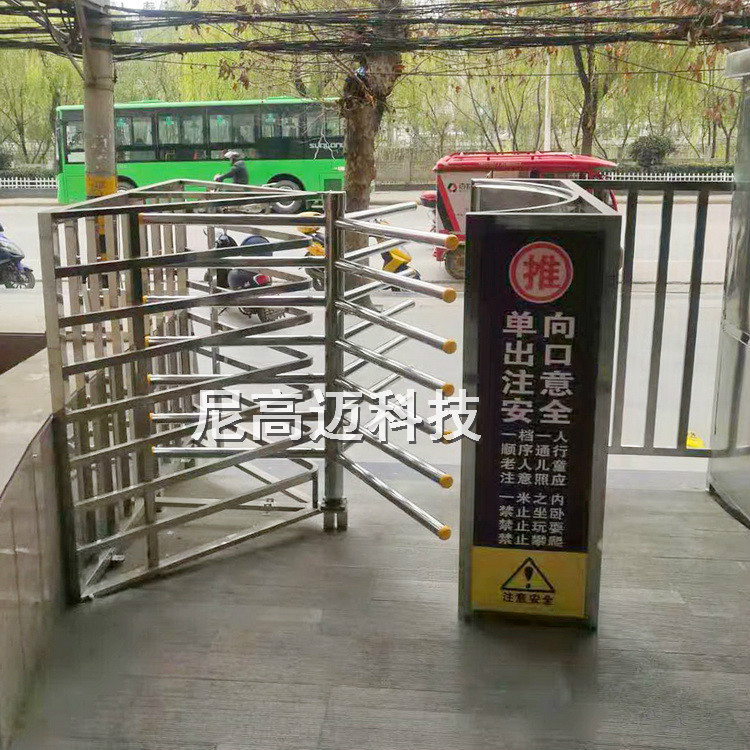 陕西医院出口单向滚闸门,车站不锈钢梳齿半高闸,十字型手动转闸机