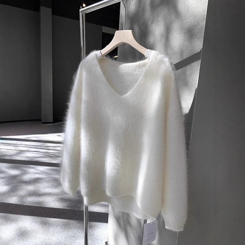 White V-Neck Pullover Sweater for Women, New Autumn and Winter Style, Thickened, Loose-Fitting, Long-Sleeved Top for Petite Sizes 60kg Exclusive White V-Neck Pullover Sweater for Women, New Autumn and Winter Style, Thickened, Loose-Fitting, Long-Sleeved Top for Petite Sizes 60kg Exclusive
