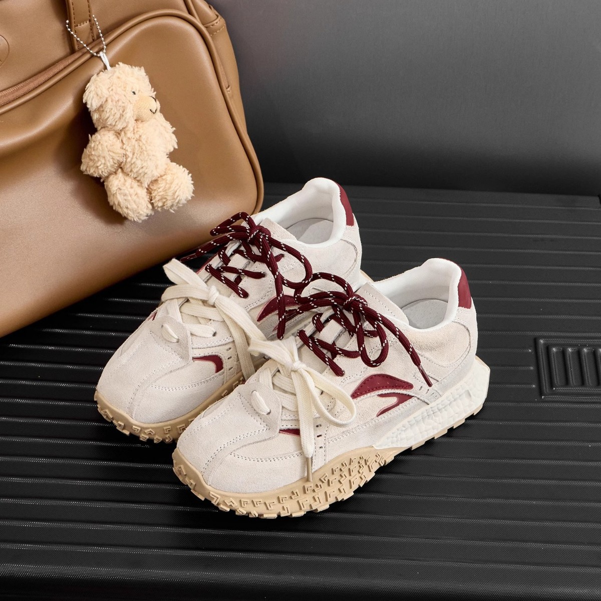 Cuero real ~ 7CM aumento de altura de zapatos de entrenamiento de mujer primavera y verano nuevo pequeño hombre deportivo casual zapatos Gump zapatos