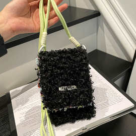 新款可爱毛茸茸时尚翻盖毛绒手机包女斜挎洋气时尚便携逛街零钱包