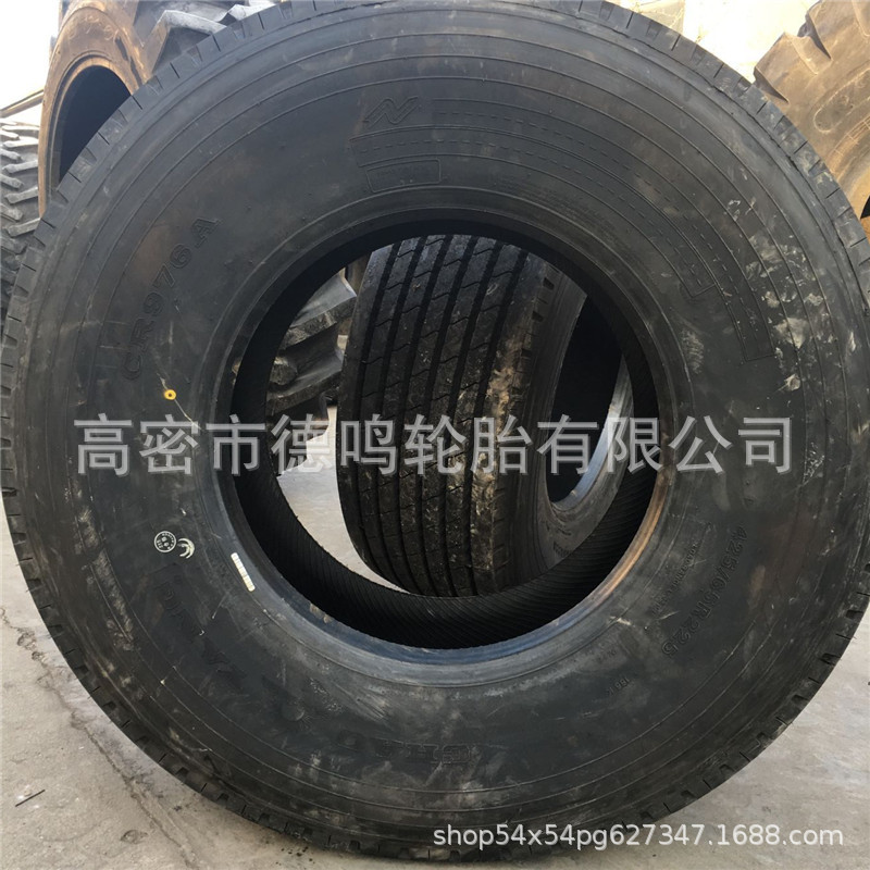 Suministro 425/65R22.5 camión cisterna neumático 425 65R22.5 Neumático radial de acero con anillo de acero