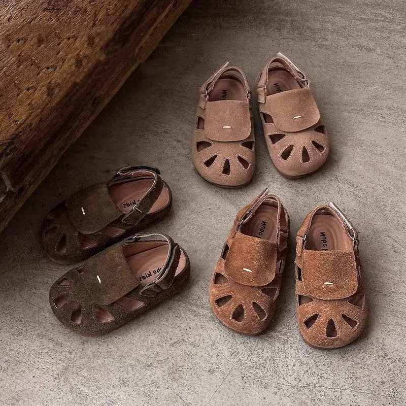 Детские сандалии Баотоу 2025 Лето Новый стиль Мужские и женские Детские ретро Повседневные Кроксы Мягкая подошва Пляжная обувь