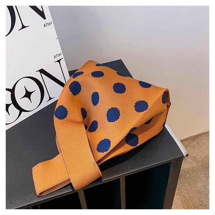 카키색 파란색 물방울 무늬