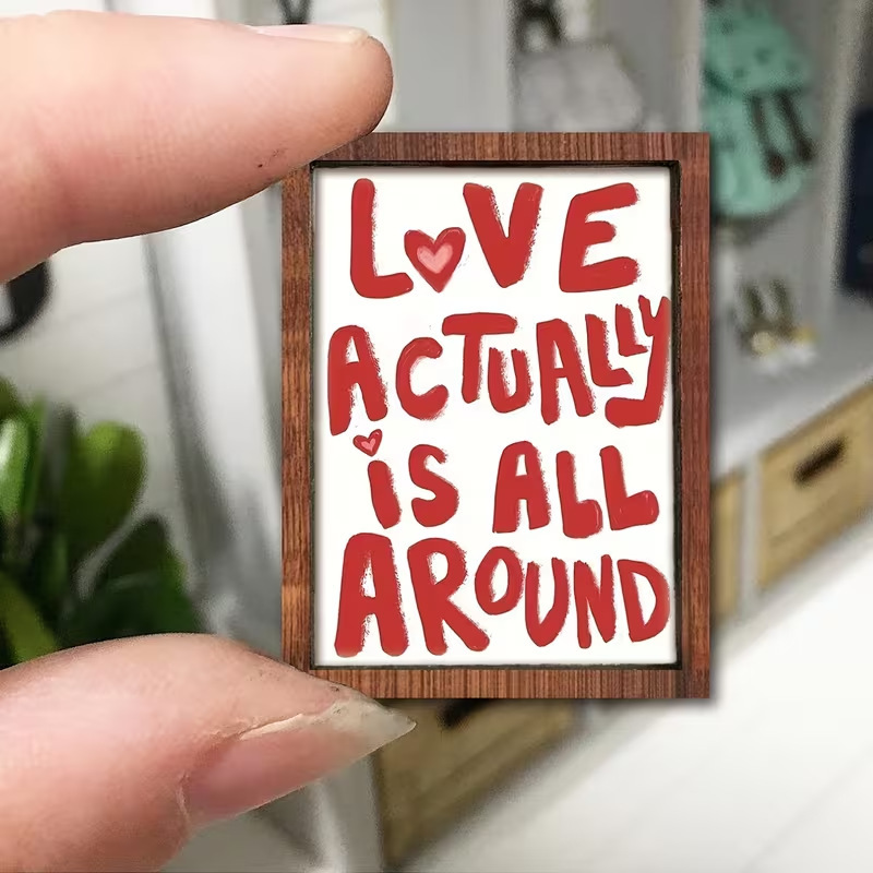 Cross-Border Supply of Heart-Shaped English Mini Wooden Photo Frames, Vintage Wood Grain Scene Desktop Decorations, Wholesale Hanging Tags