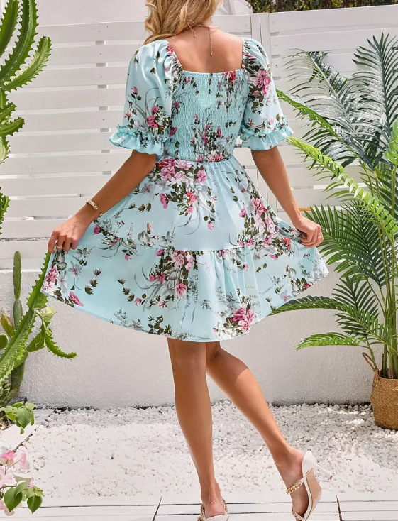 Floral Kleid Mit Eckigem Ausschnitt Und Gerafften Ärmeln_voghion.com