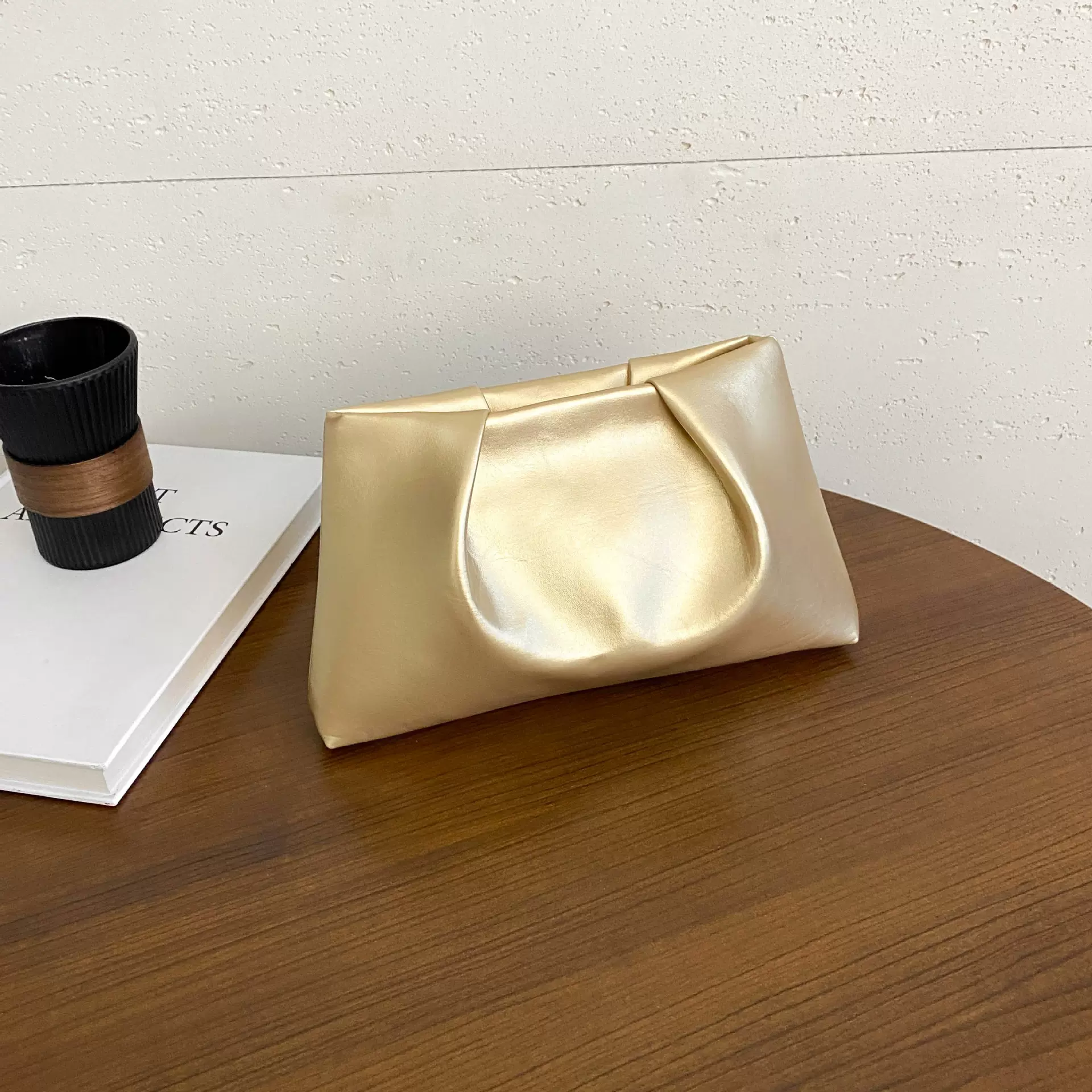 原创设计手提自有版权欧美爆款时尚褶皱手拿包柔软小仙女云朵定制