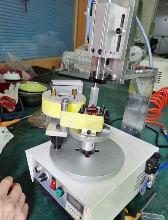 变压器外围胶布半自动包胶机1000RS磁环线圈外围包胶半自动包胶机