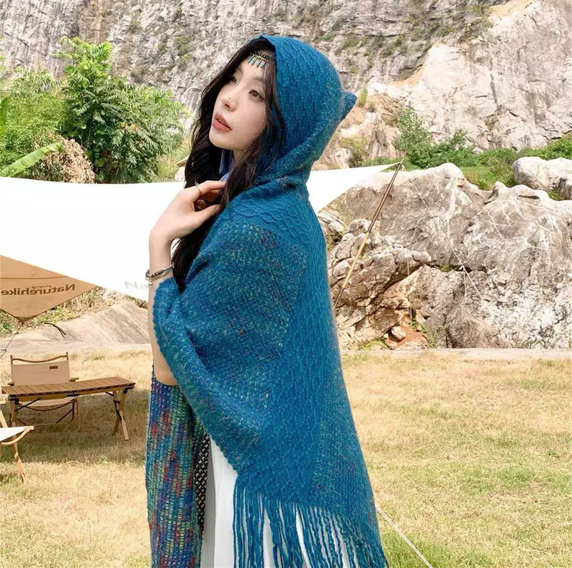 2025年秋季新款连帽民族风格彩绘菱格披肩旅游拍照外搭斗篷披肩女