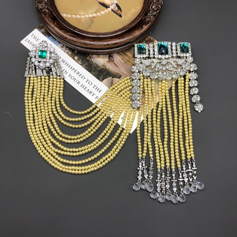 New Vintage Jewelry with Heavy Craftsmanship, Pearl Tassel Brooch Inlaid with Emerald Gemstones and Diamond Water Drop Pendant Suit Pin