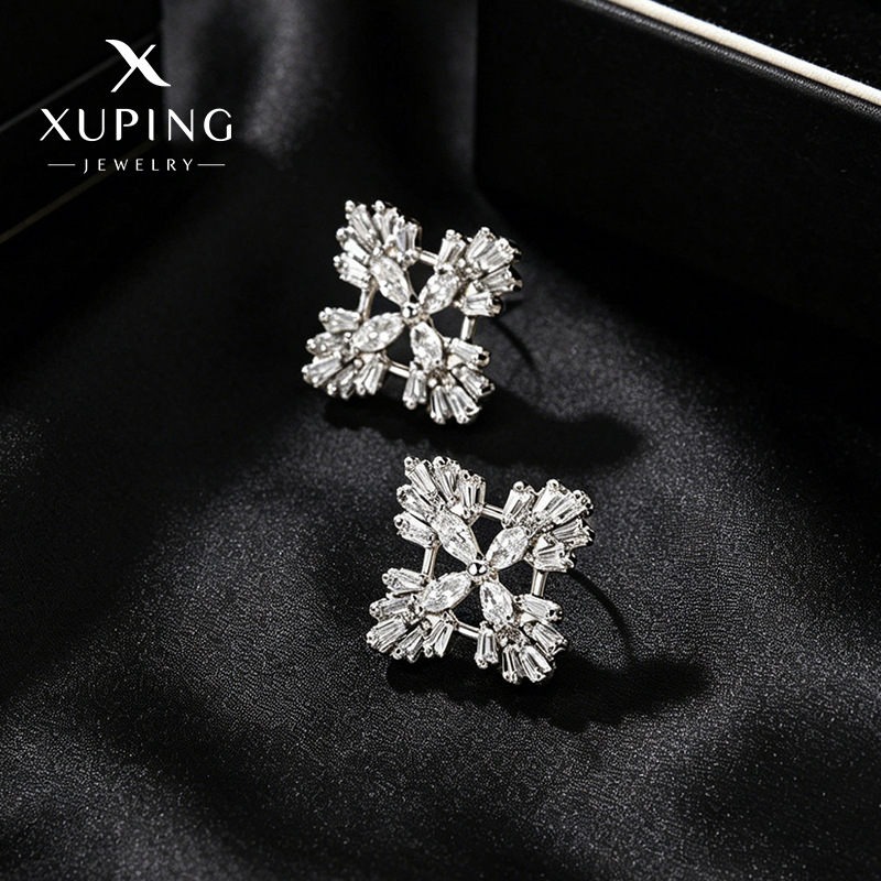 Xuping estilo simple incrustado zircon copo de nieve pernos de nicho de diseño temperamento diario fácil de usar auriculares de otoño y invierno para mujeres