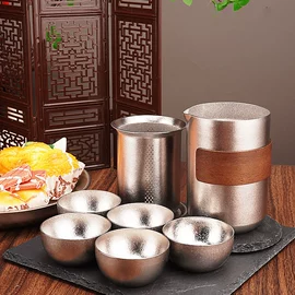 汤锅;保鲜盒、饭盒;奶锅