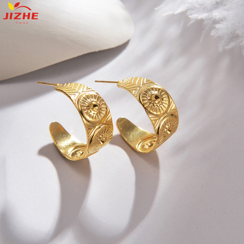 Retro fashionable design earrings solar-powered