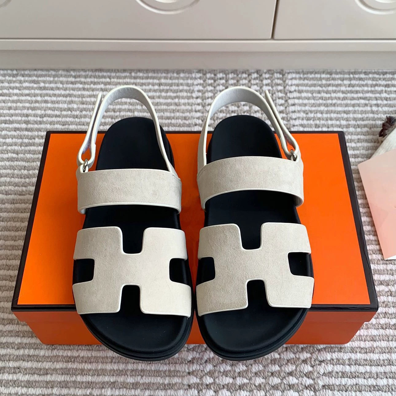 Высококачественные сандалии Erjiu для женщин, которые можно носить на улице, тапочки на плоской подошве для пар, сандалии на липучке из натуральной кожи.