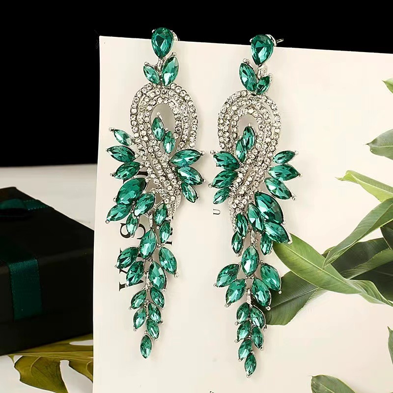 retro long elegant earrings drop-shaped with tassels