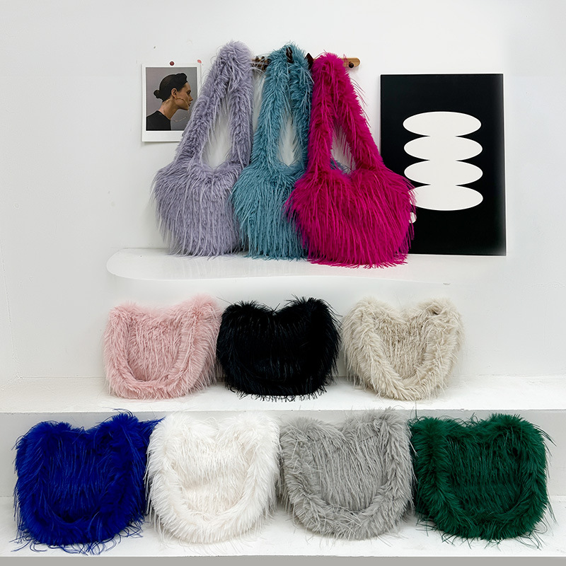 Women's 2024 autumn/winter new tassel heart-shaped fur plush spicy punk style large capacity shoulder bag_voghion.com
