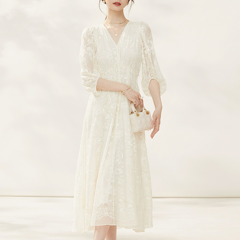 High-End and Super Stylish 100% Mulberry Silk Embroidered Three-Quarter Sleeve Dress, Elegant Fairy Style, 2026 Spring Collection High-End and Super Stylish 100% Mulberry Silk Embroidered Three-Quarter Sleeve Dress, Elegant Fairy Style, 2026 Spring Collection