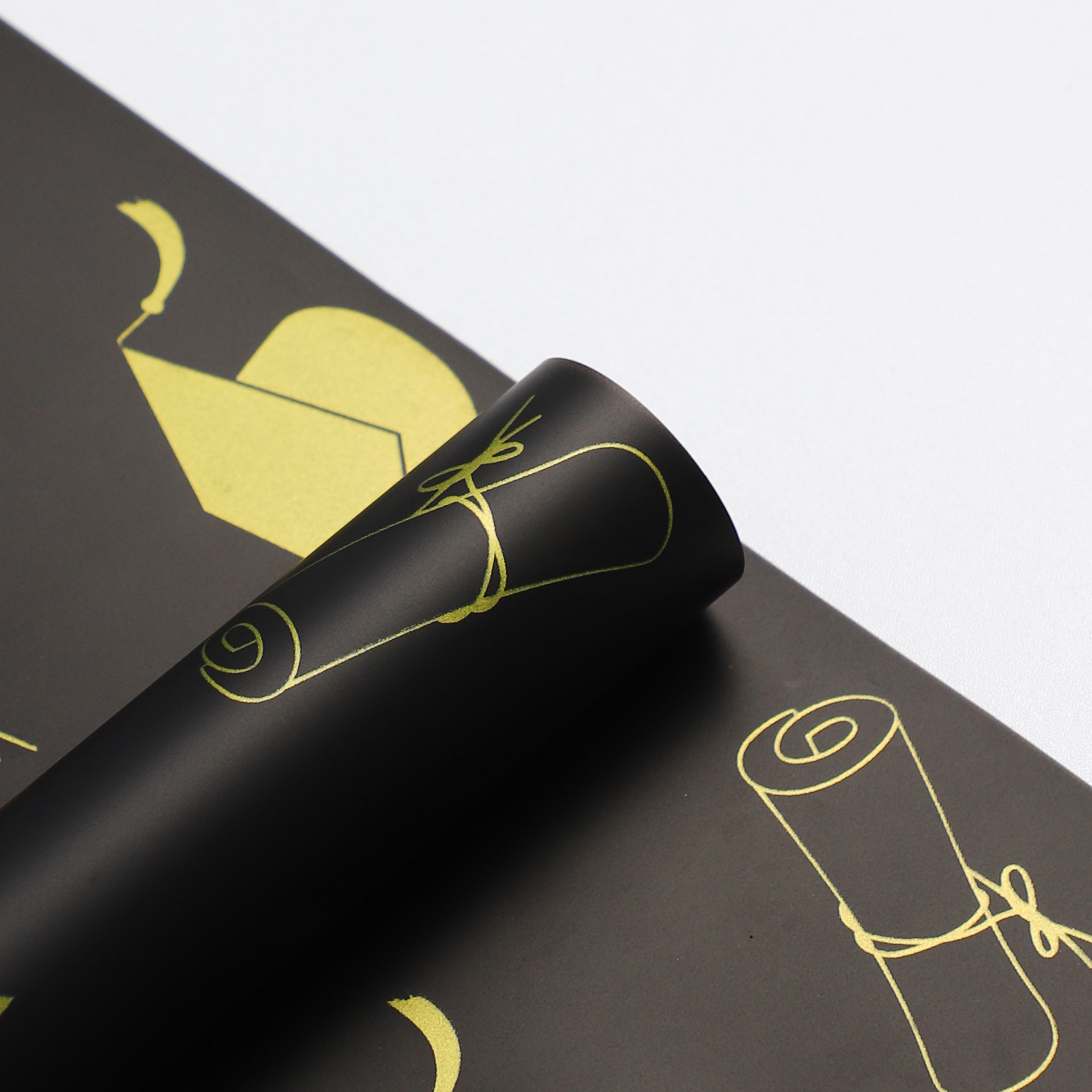 LiZhiRan temporada de graduación impermeable arco libro rollo de papel de embalaje de flores examen de ingreso a la universidad sombrero de doctorado ramo de papel de embalaje de flores