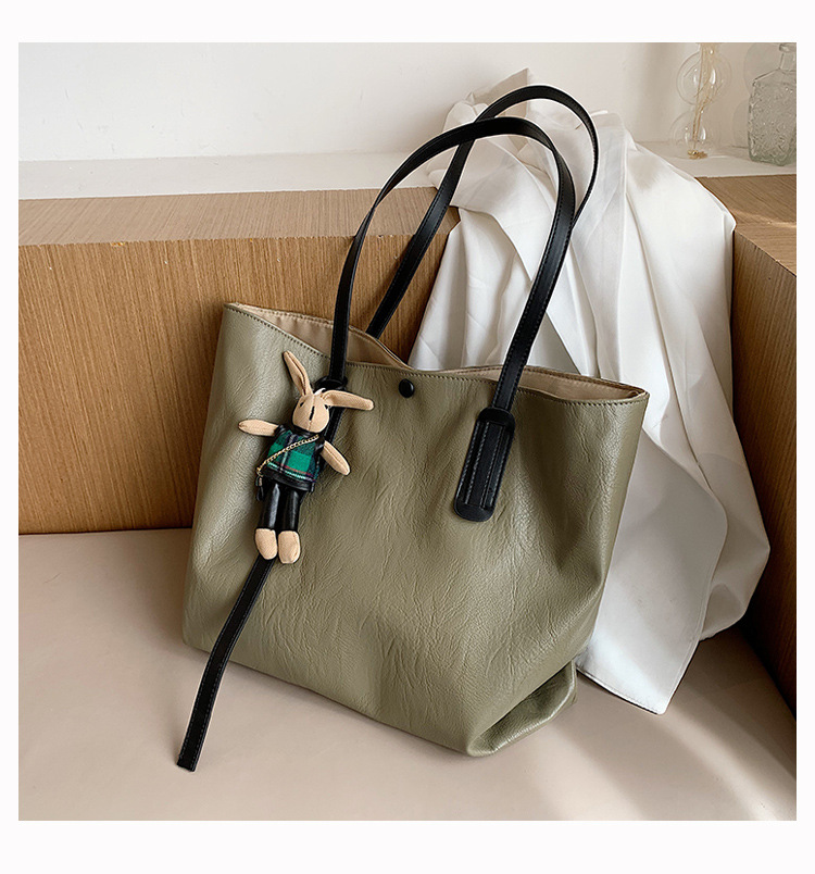 Women's Medium Pu Leather Solid Color Fashion Square Magnetic Buckle Tote Bag display picture 3