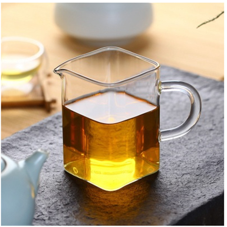 Comercio al por mayor de vidrio transparente gran té mar Kung Fu dispensador de té cuadrado justo taza de vidrio de borosilicato taza uniforme