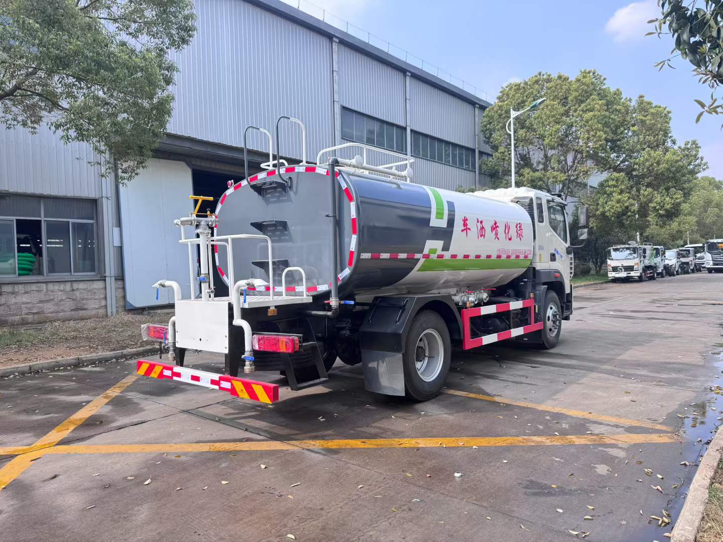 Foton Auman 15-Cubic-Meter Sprinkler Truck with Additional Front-Mounted Electronic Water Cannon, Dust Suppression Vehicle, 12-Cubic-Meter Greenery Spraying Truck with Mist Cannon
