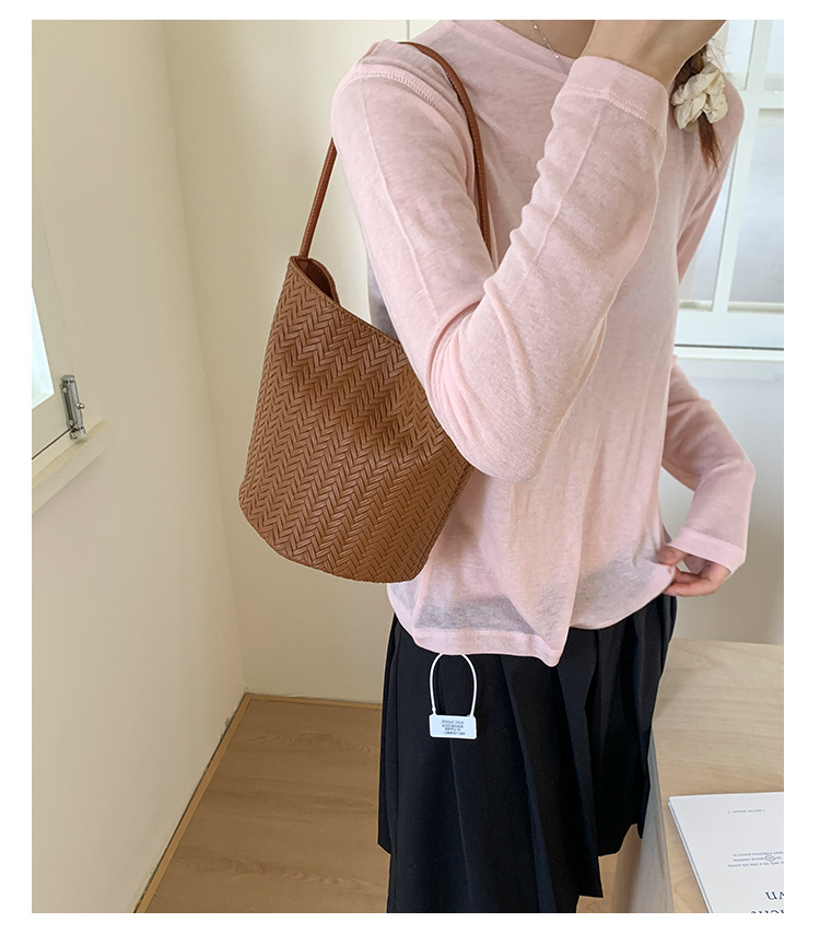 Trendy large-capacity woven bag, fashionable handbag, 2025 new style, versatile bucket bag, simple shoulder bag, underarm bag undefined