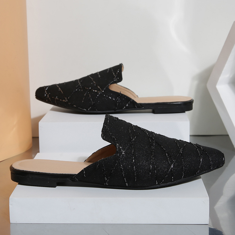 Damsandaler med bullhuvud och halvklackar bär en platt mullersko_voghion.com