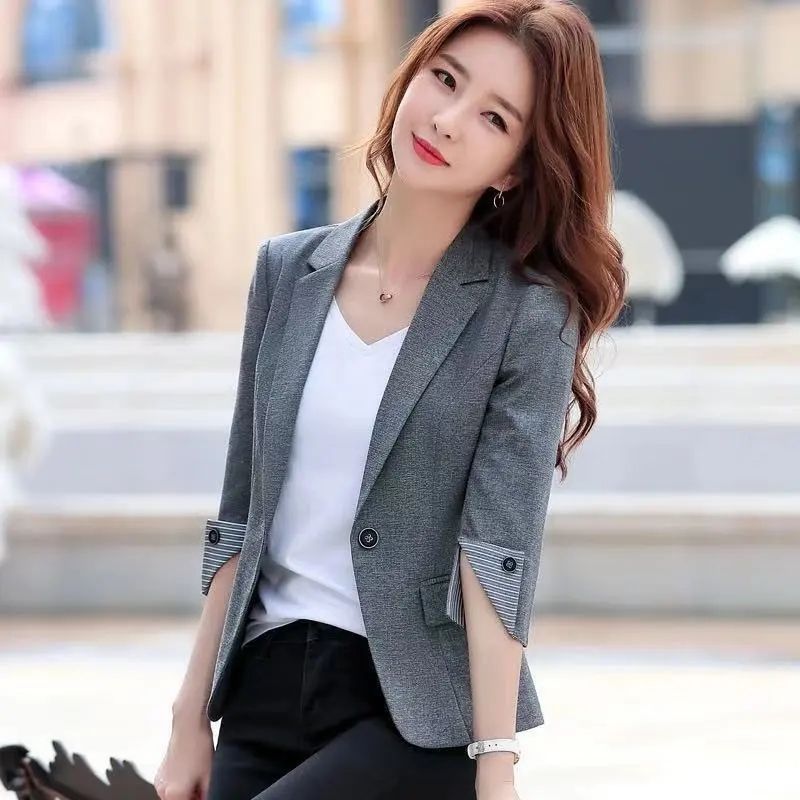Women's Slim Fit Blazer With Three-quarter Sleeves For Professionals_voghion.com