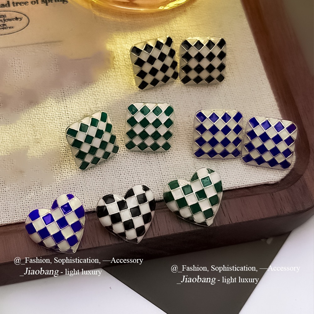 Pendientes de amor de goteo de aceite de goteo de aguja de plata Pendientes pequeños y exquisitos de temperamento de red Pendientes modernos y simples de todos los días mujeres