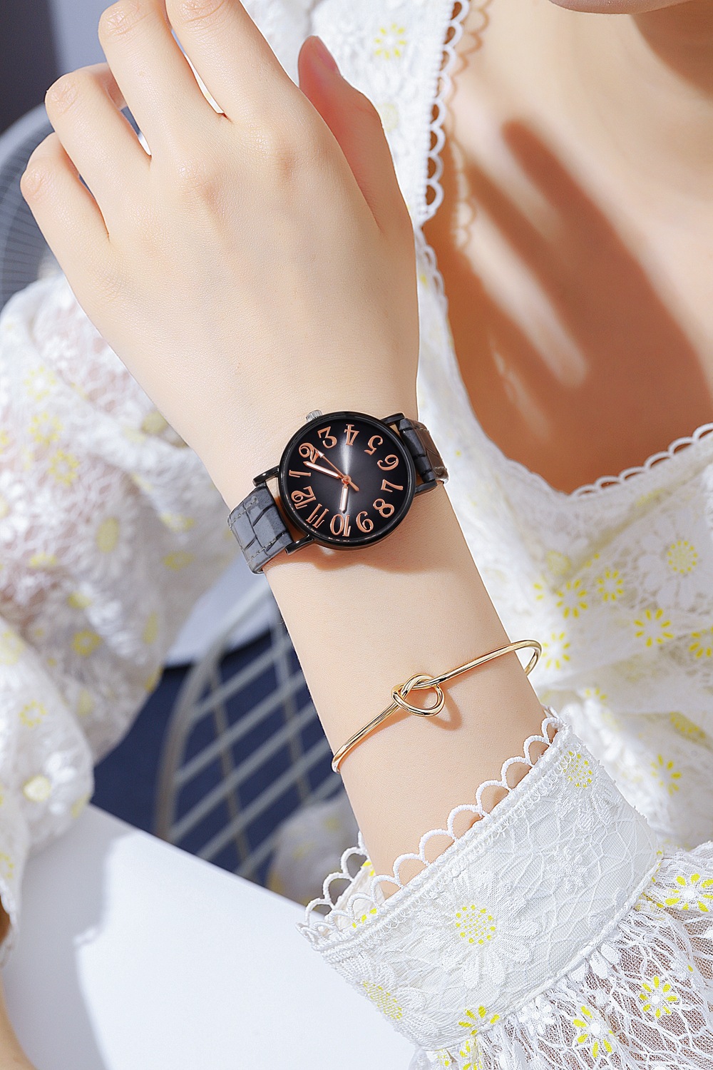 fashion big digital eye-popping crocodile pattern belt student female watch dressing all-match quartz female watch_voghion.com