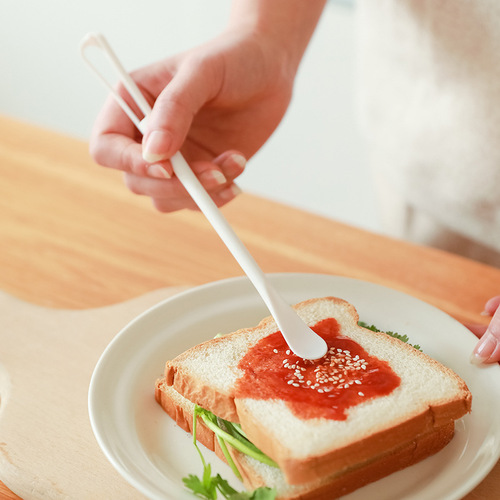 Multi-function mini long-handled egg beater Kitchen double-head multi-purpose seasoning spoon egg beater wholesale