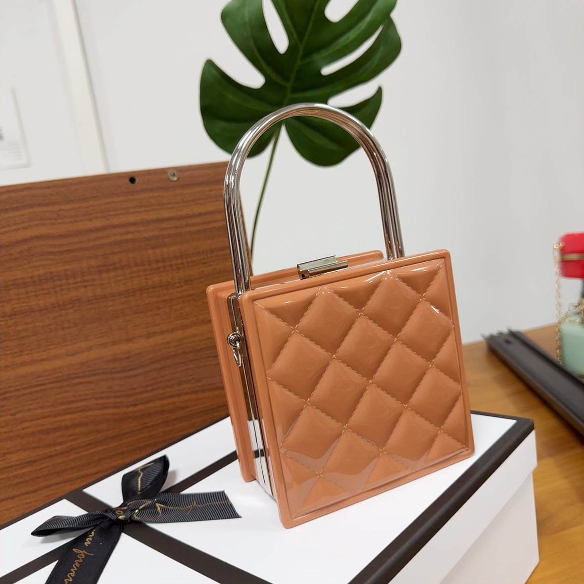 2025 New cross-border foreign trade women's bag, retro chain mini jelly bag opening red envelope box bag undefined