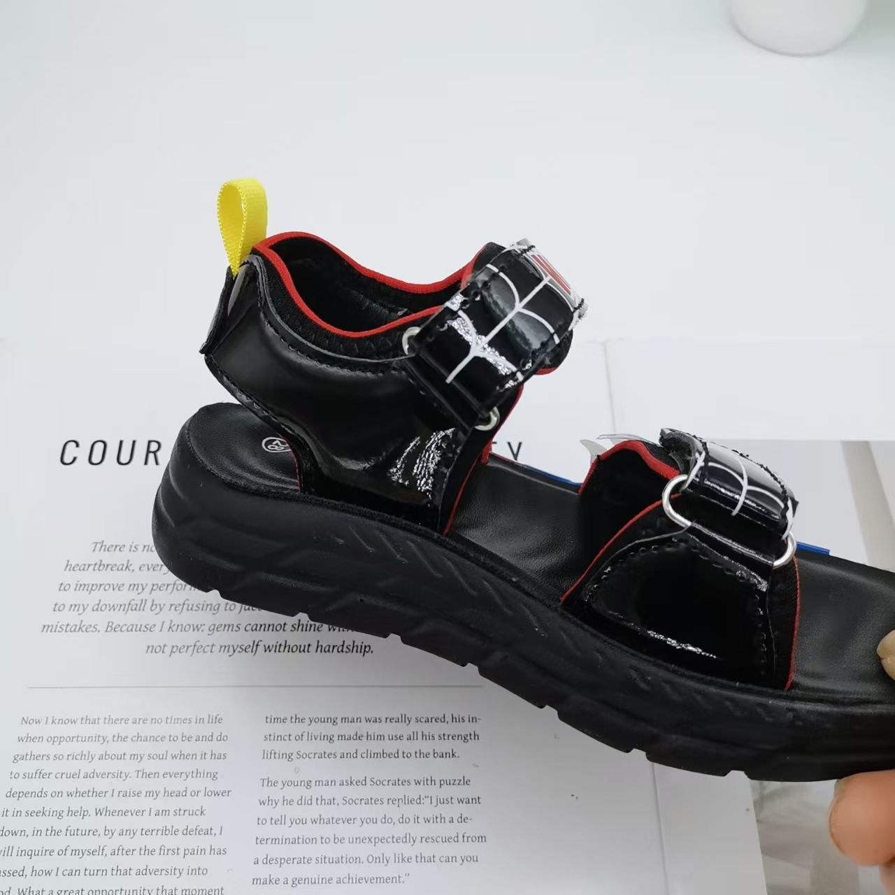 28-32 Tamaño de niños sandalias de verano antideslizante con suela suave para niños pequeños zapatos deportivos de playa de verano de secado rápido