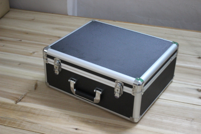 Promoción de ángulo de acero inoxidable caja de aleación de aluminio de tamaño grande caja de herramientas de hardware mostrando instrumentos de almacenamiento de props portátiles