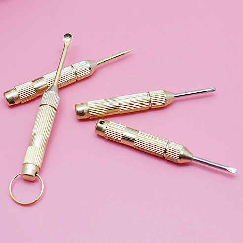 Cuchara de orejas, palillos de dientes multifuncionales, cone de cuatro piezas, conjunto de destornillador de orejas de cobre puro, llavero de cuchara de orejas, mini-herramienta