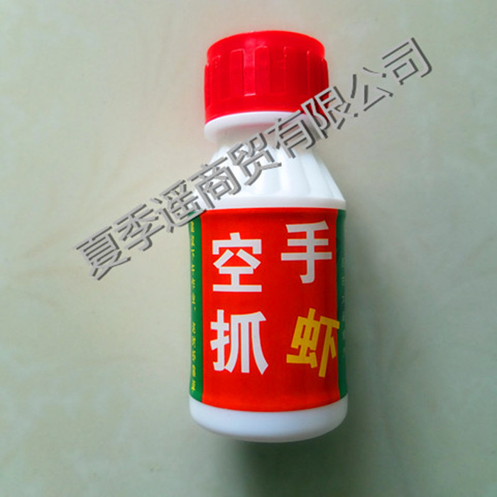 1 botella de camarón con manos vacías