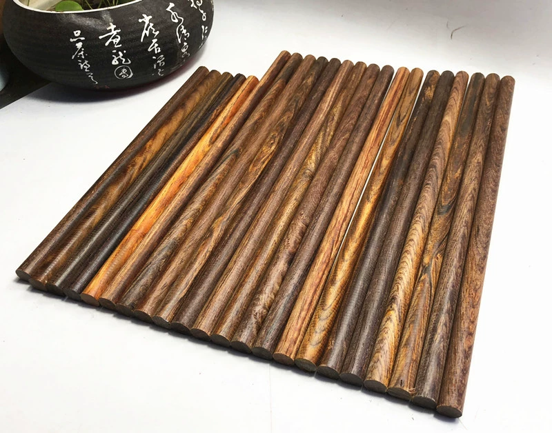 Красные розовые ветви слегка вогнутые бусы из желтого сандалового дерева