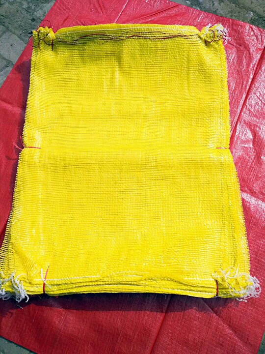 Naranja en bolsa de malla, naranja en bolsa de malla, pomelo en bolsa de malla, sandía en paquete, cebolla, patata, cuerda, bolsa de pollo