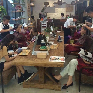 New American Style Retro Hair Salon Mirror Table Hair Salon Perm Dyeing Area Mirror Table Barber Shop Mirror Fashion Shop Perm Dyeing Table Table