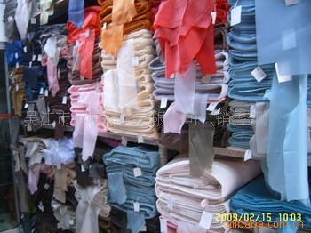 厂家批发供应190T210T涤塔夫服装里料服装面料