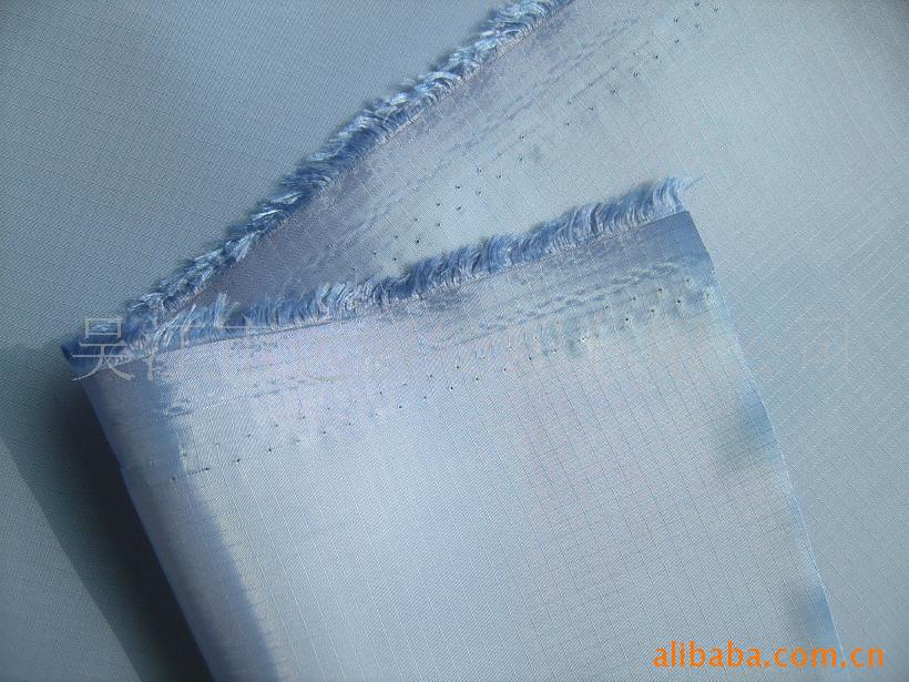 供应290T格子涤0.27 0.35面料 涤塔夫