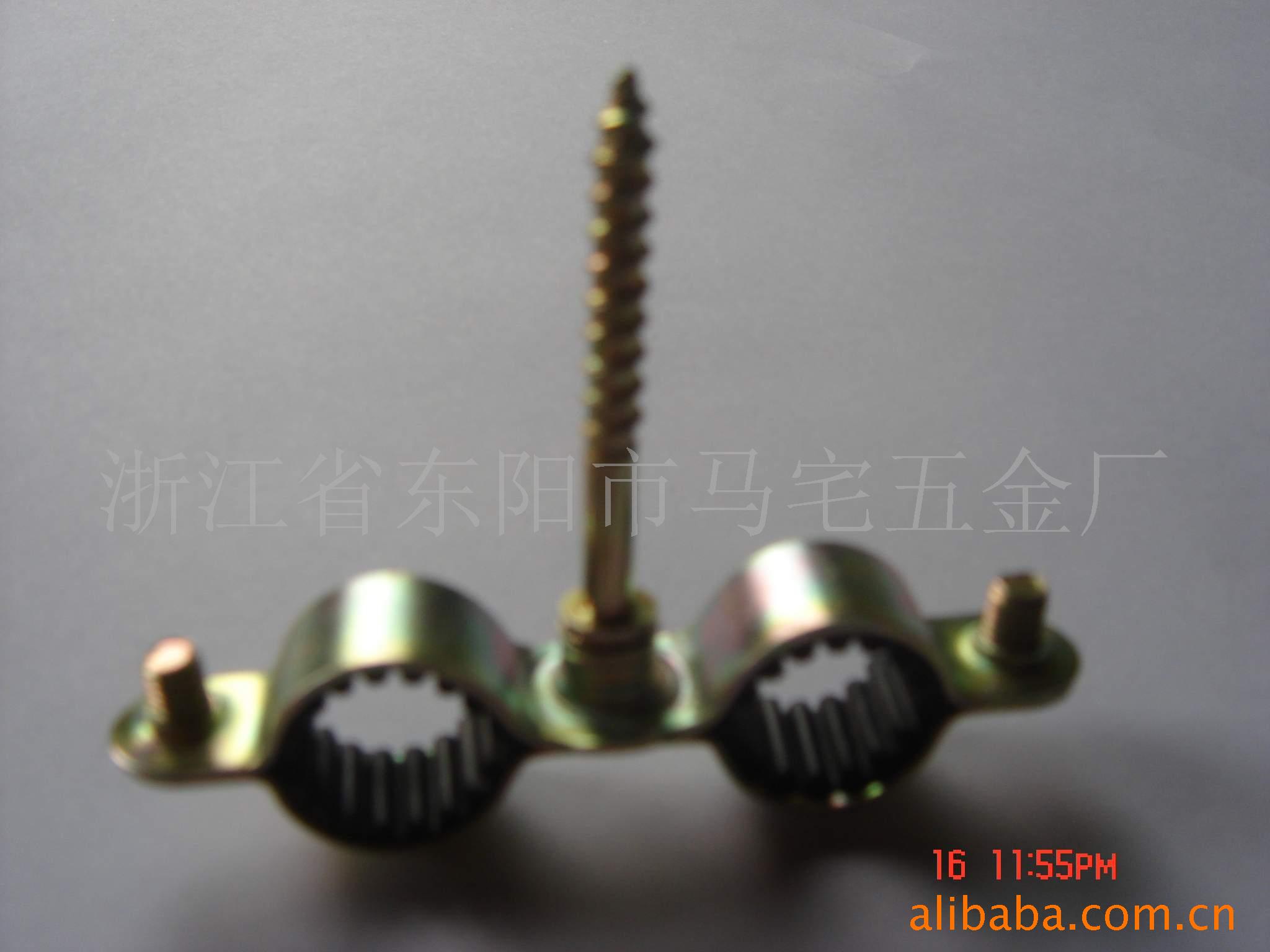 供应双环带胶管夹(带中孔钉)铁制管道固定用