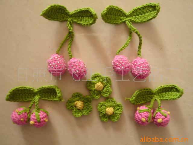 供应手工胸花，手钩花，草莓花。手工钩编花。品种全