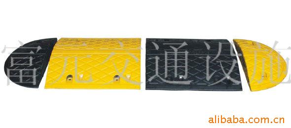 供应橡胶减速带 50*50cm菱形纹减速板  出口重型减速带