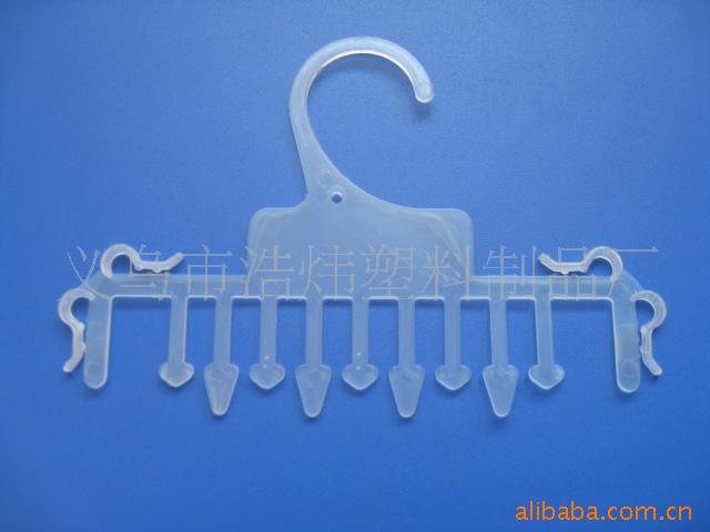 出厂价供应服装内衣挂钩.塑料衣架.