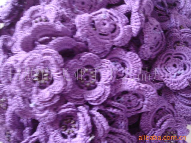 供应手钩花．手勾花．钩针花．胸花．鞋花．款式新。品种全