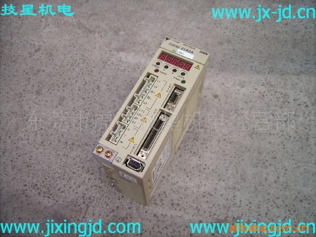C 安川伺服驱动器YASKAWA SGDM-01ADA   保好保修三个月