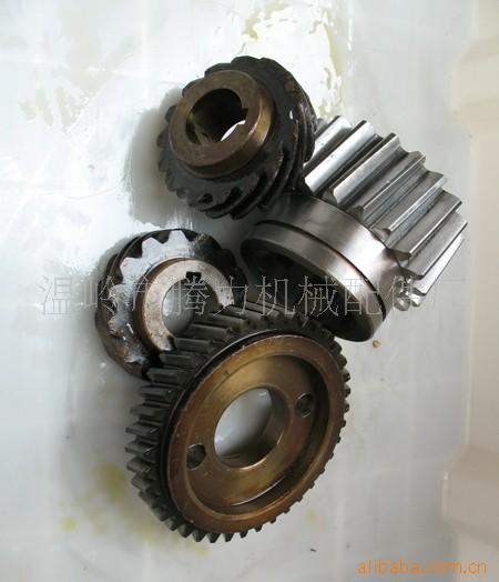 传动齿轮,尾主轴,螺旋伞齿,传动轴